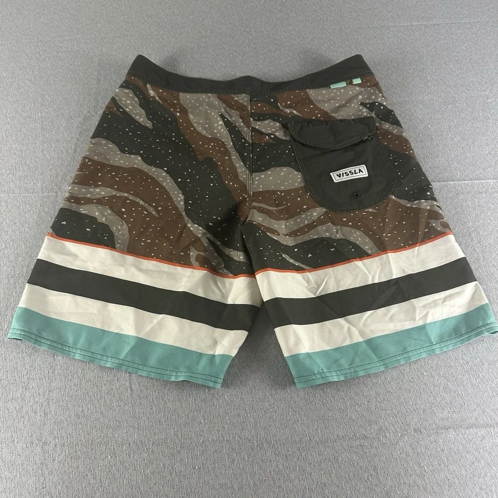 Vissla Board Shorts Men's 31 Multicolor Camo Stretch Swim Trunks Pool Beach